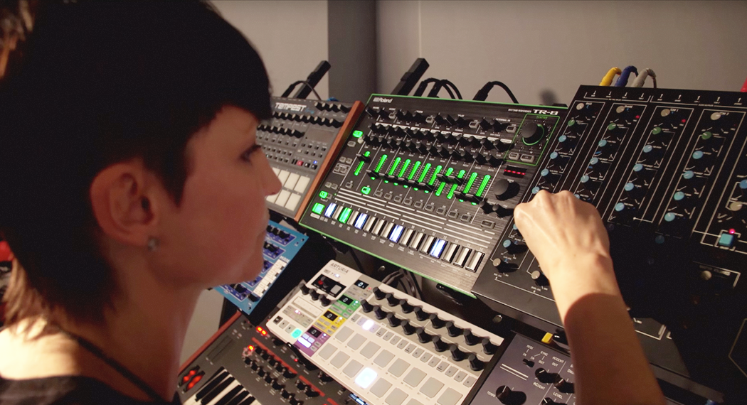 15 Studio Tour Videos That Will Inspire You