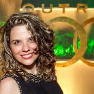 Monique Brandão's avatar