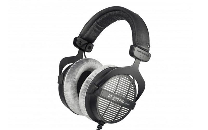 https://blog.landr.com/wp-content/uploads/2019/04/25_Best_Headphones_Beyerdeynamic_dt-990-pro_.jpg