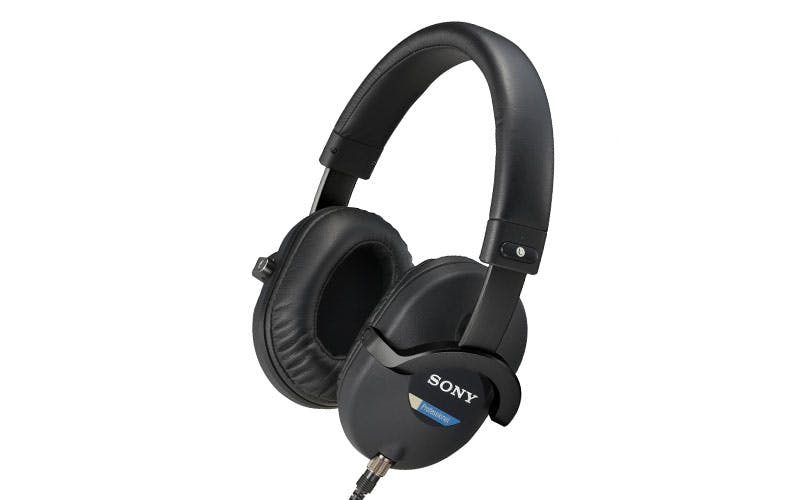 https://blog.landr.com/wp-content/uploads/2019/04/25_Best_Headphones_SONY_MDR-7520.jpg